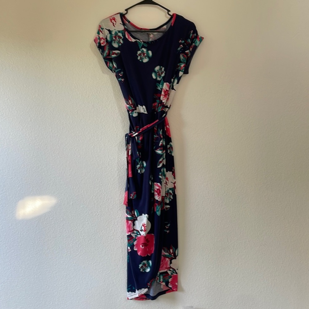 Yidarton Navy & Floral Dress Size Small